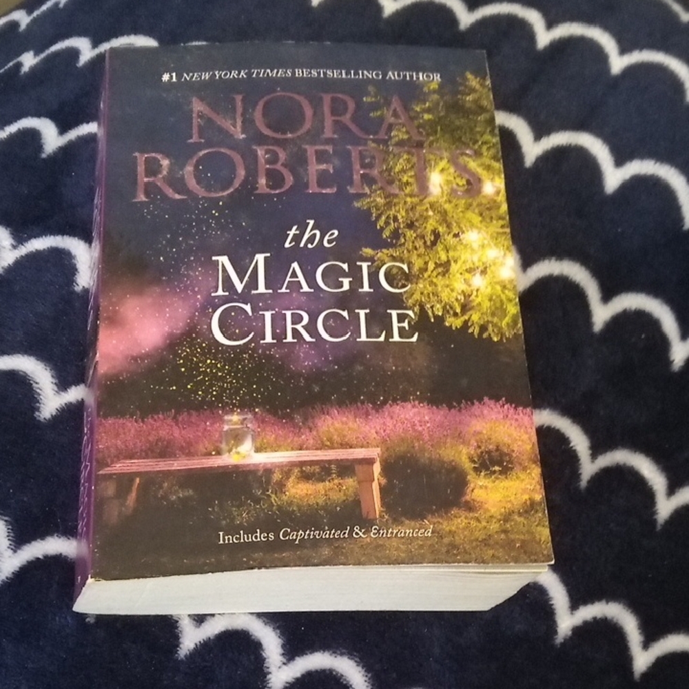 Nora Roberts 'The Magic Circle' Book